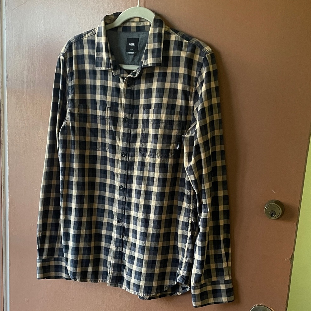 VANS size M tailored fit button down